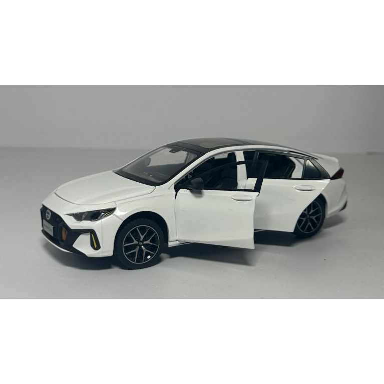 Машина металл без коробки свет, звук ,открываются двери ,багажник, капот, поворачивают колёса, инерция   1:24 20*6*8 см