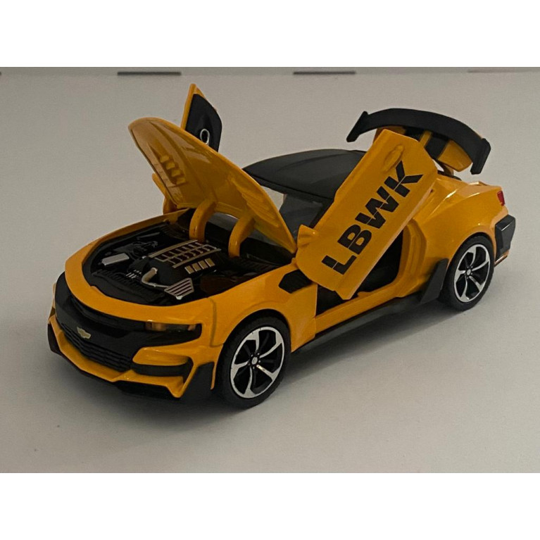 Машина металл без коробки свет, звук ,открываются двери ,багажник, капот,  1:24