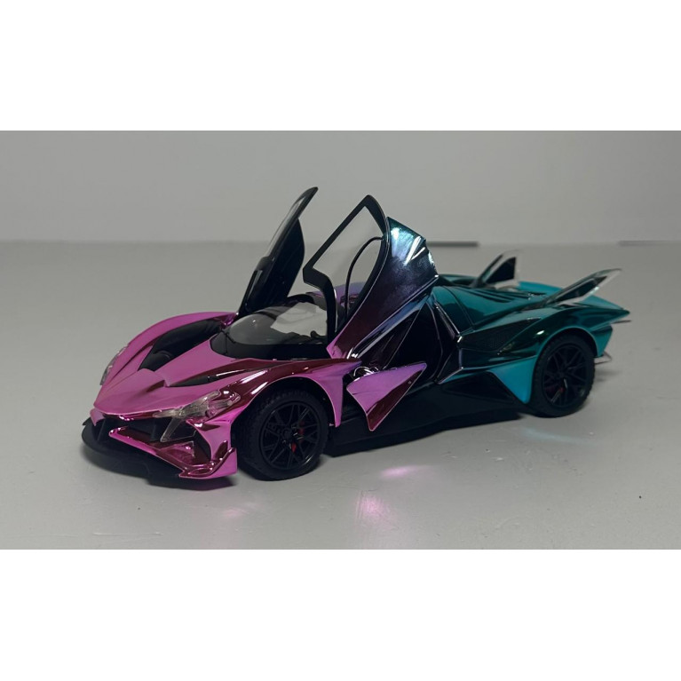 Машина металл без коробки свет, звук ,открываются двери ,багажник, поворачивают колёса 1:24