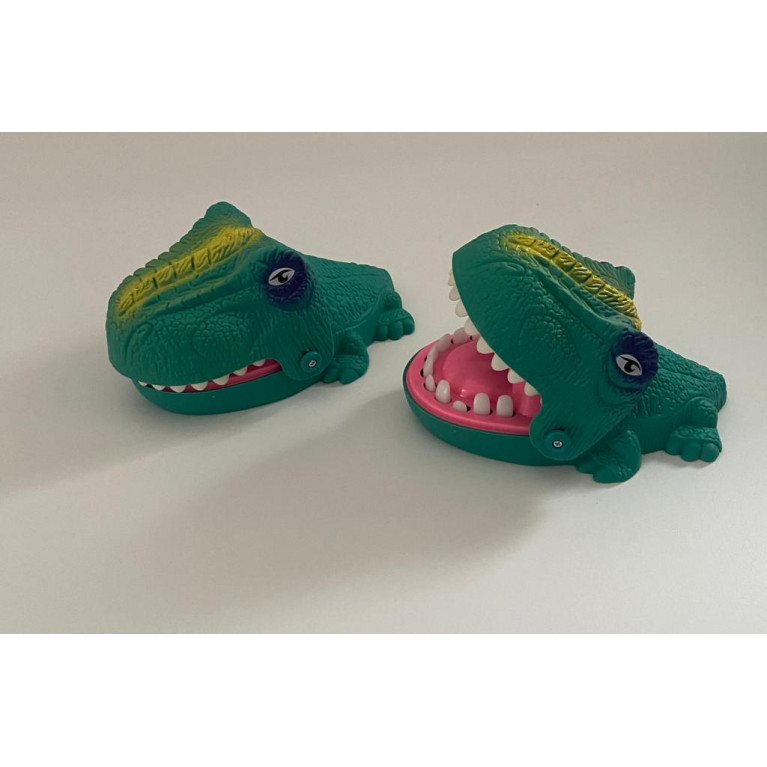 Игрушка динозавр зубастик кусает за палец